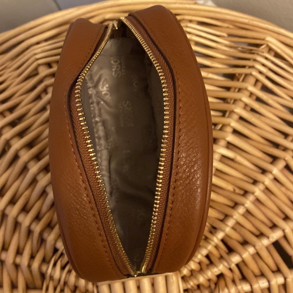 Michael Kors
100% Leather - Picture 9 of 9